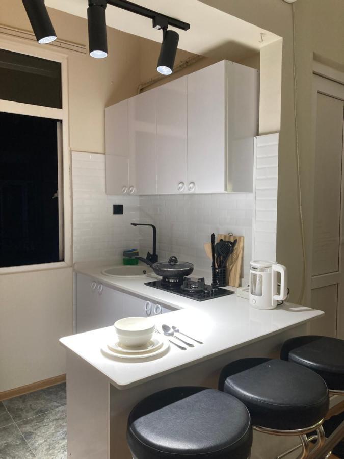 Apartment Kostava 10 Batumi Bagian luar foto