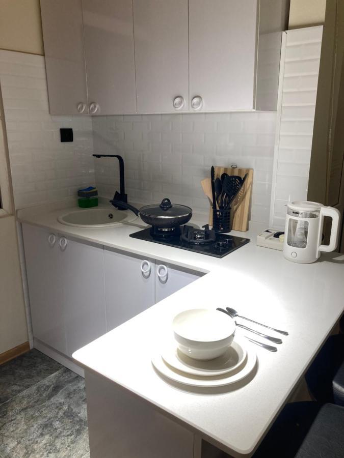Apartment Kostava 10 Batumi Bagian luar foto