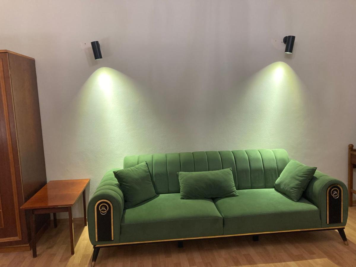Apartment Kostava 10 Batumi Bagian luar foto